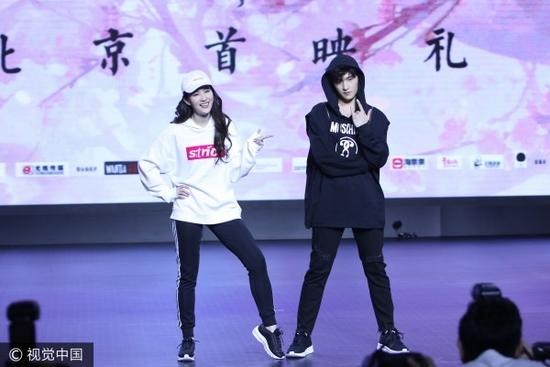 刘亦菲不只会尬舞 就连Baby都在和她撞衫