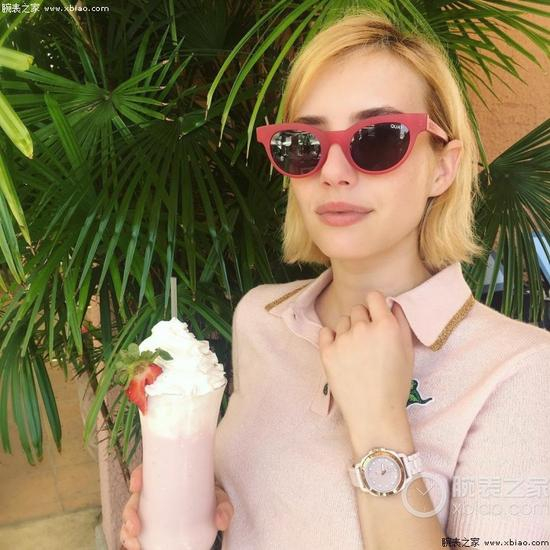 艾玛·罗伯茨戴蔻驰腕表