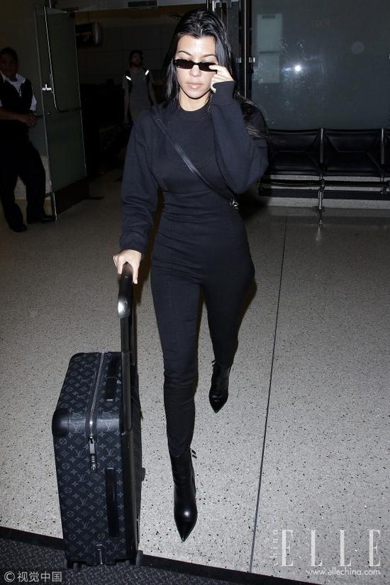 黑裤+黑靴不仅显瘦 妈妈也不会问你腿冷不冷