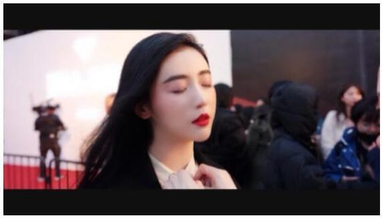 baby已为人母，依然少女感不减，驻颜有术，近期也是片约不断。