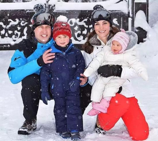 @theroyalfamily.ins，威廉王子和凯特一家在法国阿尔卑斯的高雪维尔Courchevel