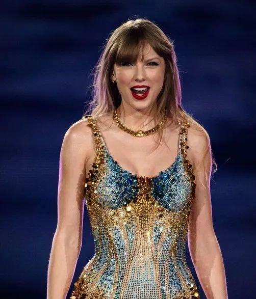 热门仿妆对象——代表性红唇妆Taylor Swift