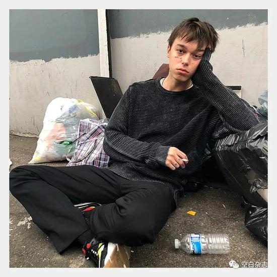 俄罗斯男模&nbsp;Sasha Trautvein 是穷人美学的代表人物