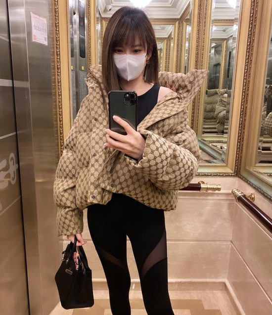 ▲上衣：Gucci x Balenciaga
