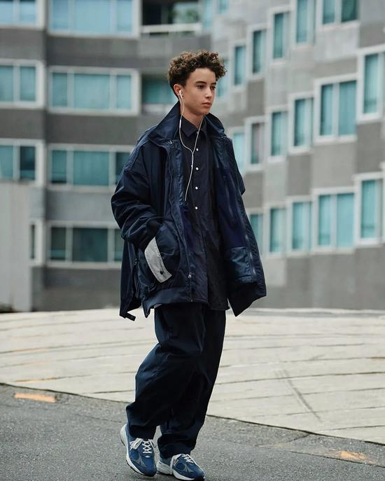 AH.H x SSZ LOOKBOOK&nbsp;中 仍是采用普通鞋款