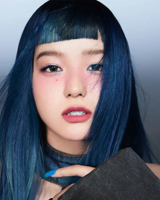 韩国大热女团引发Y2K牙钻美妆热潮