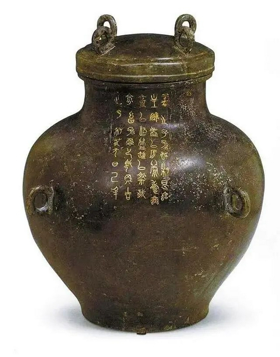 栾书缶&nbsp;&nbsp; 通高40.8cm&nbsp; 口径16.5cm&nbsp; 足径17cm 青铜&nbsp; 战国&nbsp; 国家博物馆藏
