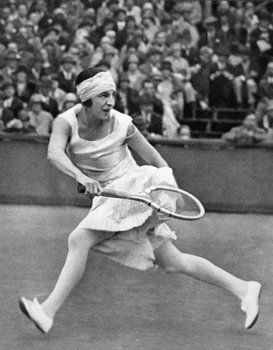 Suzanne Lenglen推动网球服装变革