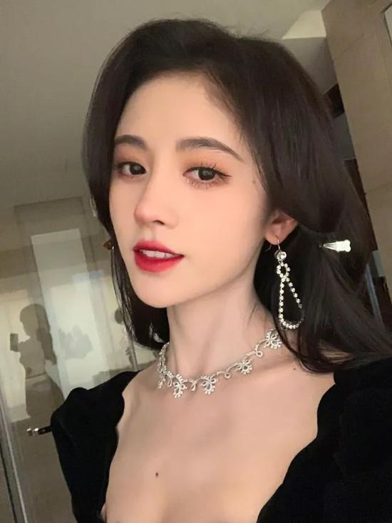 （图源鞠婧祎微博）