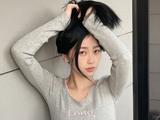 临近入夏，虞书欣、周雨彤还在穿秋衣？