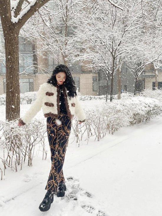 下雪天拍照图片