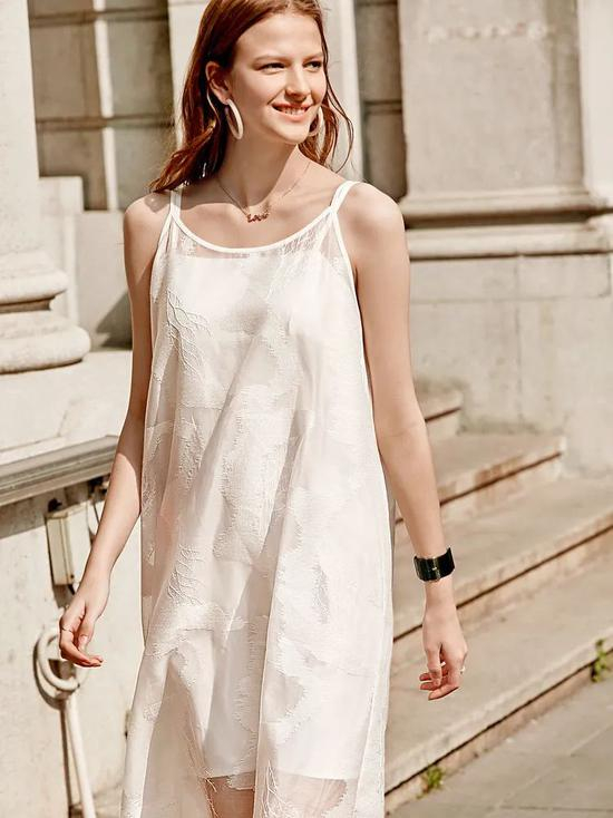 　　图源：淘宝@dazzle官方旗舰店 　　@onemore官方旗舰店 　　@Five Plus官方旗舰店 　　@amii旗舰店