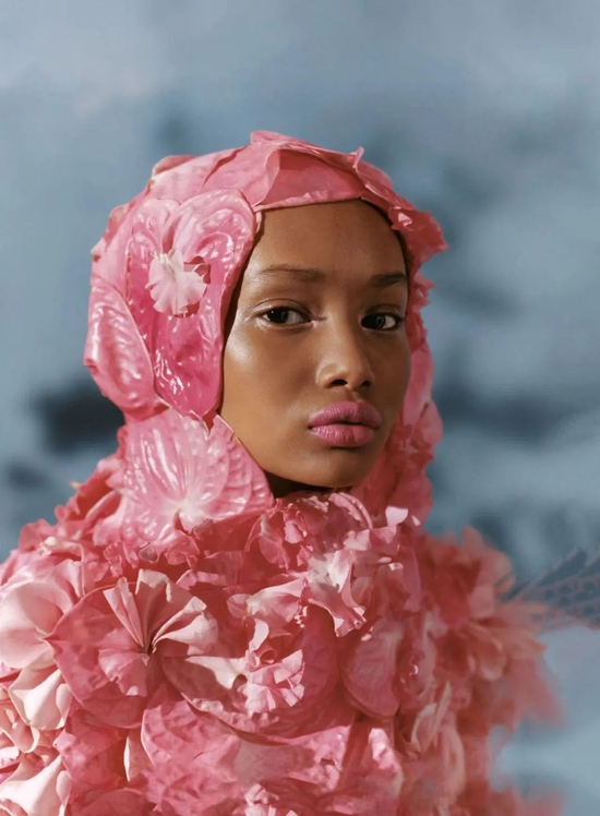 Tyler Mitchell， Untitled （Hijab Couture），New York， 2019
