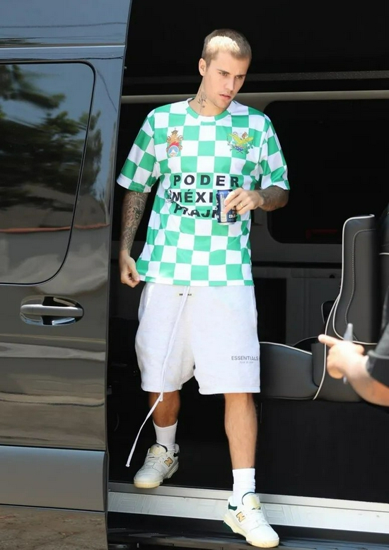 当地时间7月12日，Justin Bieber现身洛杉矶