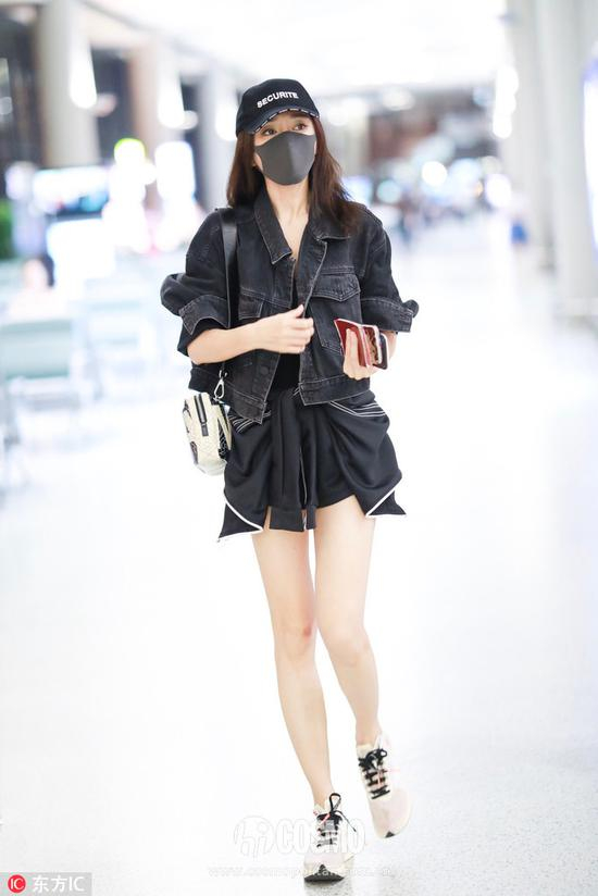 短裤来自Adidas By Alexander Wang