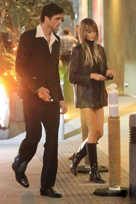当地时间11月1日，Kaia Gerber & Jacob Elordi&nbsp;现身加州