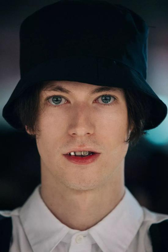 Bladee 在今年举办的&nbsp;Alyx 秀上