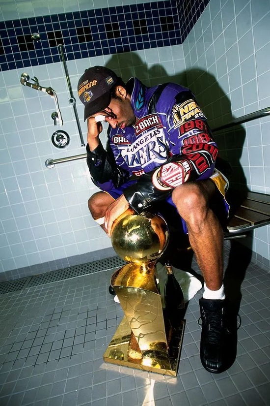  Jeff 打造的 Kobe&nbsp;冠军夹克 / Via&nbsp;WSJ