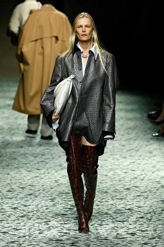  BOTTEGA VENETA 2023 秋冬系列 | Via VOGUE