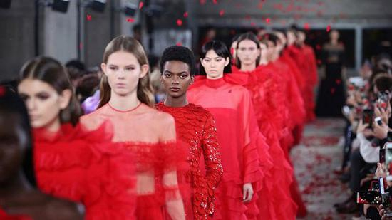 Valentino 2019早秋大秀 图片来源：Valentino