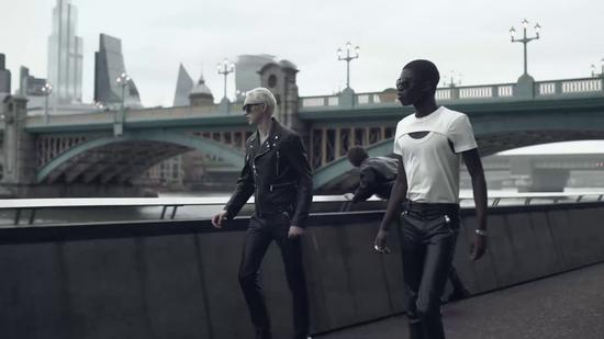 Alexander McQueen 2021 春夏‘First Light’ | Via Alexander McQueen