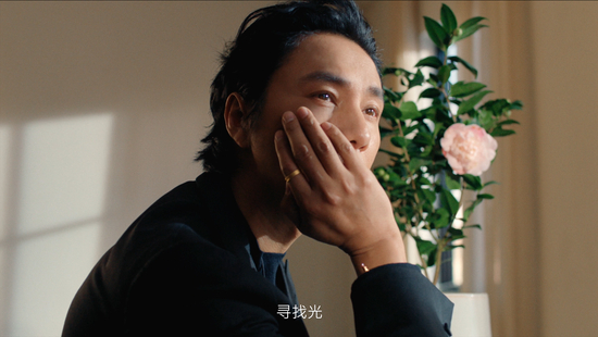 周生生全球品牌代言人陈坤演绎《寻找回家的光》
