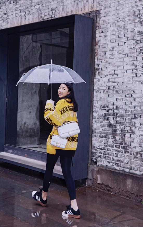 Yuyu in&nbsp;Fendi Baguette