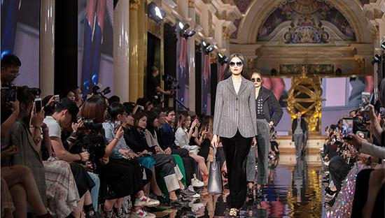 2018金沙澳门时装周开场秀Armani