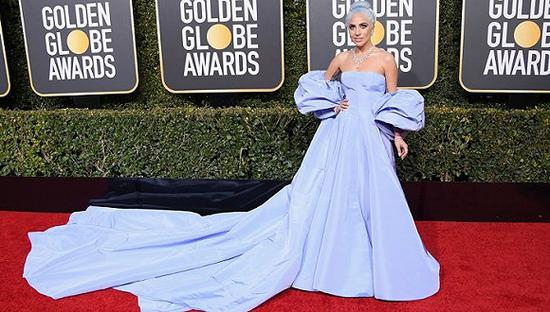 Lady Gaga在2019年金球奖红毯 图片来源：pinterest