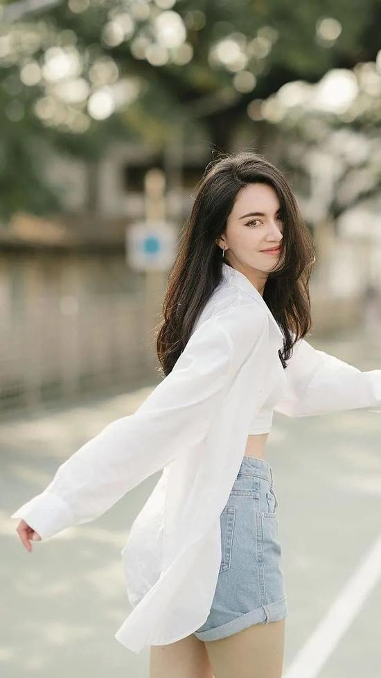 Mai Davika