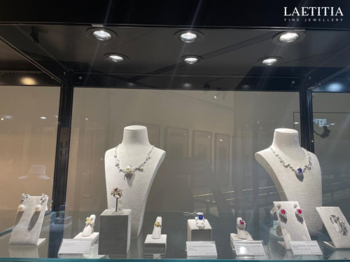 高级艺术珠宝品牌&nbsp;LAETITIA&nbsp;现身苏富比拍卖行现场