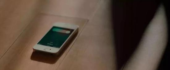 和于扬热恋的时候，她换成了 iPhone4