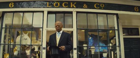 在《王牌特工》饰演反派的 Samuel.L.Jackson 从 Lock&Co.收获一顶礼帽