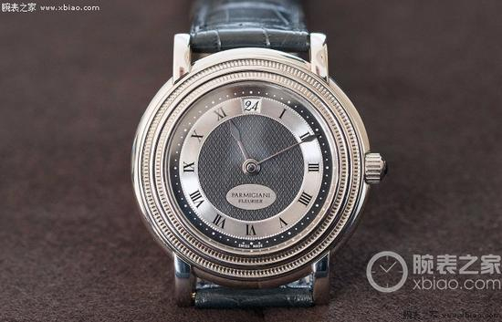 最早的帕玛强尼腕表，Toric Memory Time，问世于1996年。