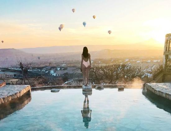 棉花堡温泉 图片来源自TravelBreak - Stephanie Be Travel Blog