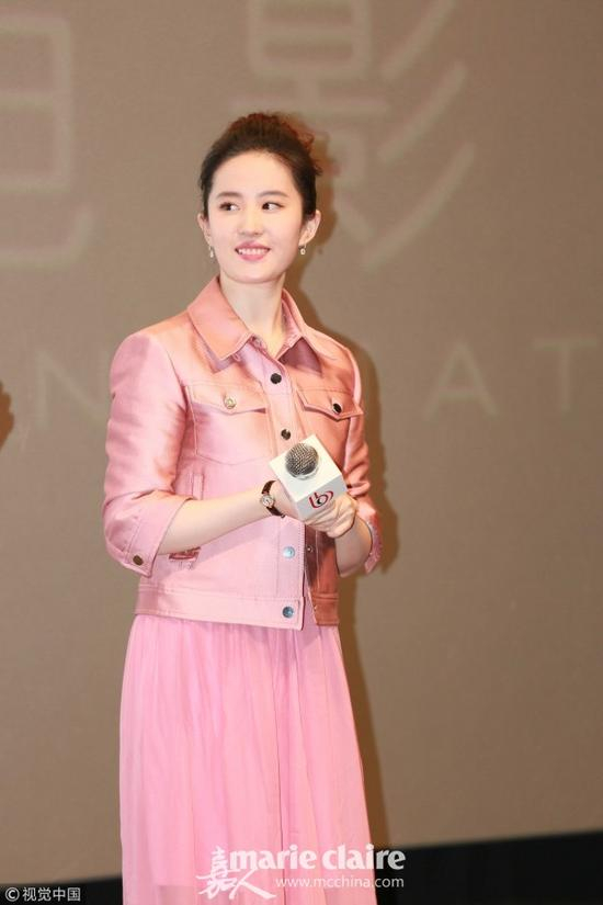 让我们换上缤纷多彩的LOOK欢度节日吧