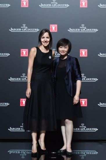 　　积家全球首席执行官Catherine Rénier女士与上海国际影视节中心主任及上海国际影视节有限公司总经理傅文霞女士于《画魂》4K修复版放映会现场
