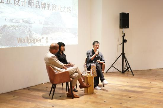 棟梁联合创始人Charles Wang王耀与Ms MIN品牌董事长Ian Hylton于三里屯CHAO一层Plaza对谈现场