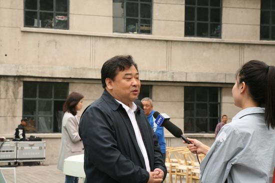 西城区园林局局长高俊宏接受中国教育电视台采访