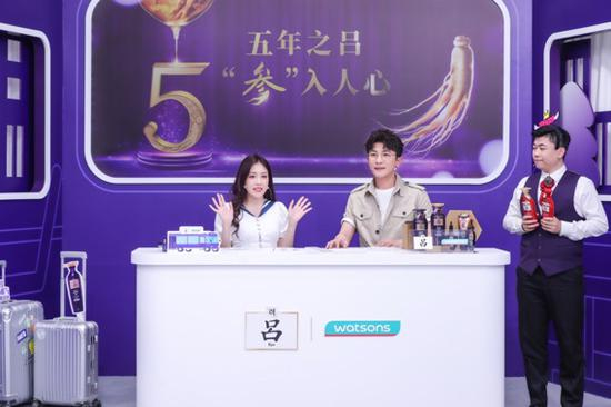　　（左一，夏老师）&nbsp;