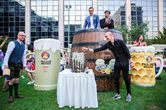 普拉那啤酒坊第600万升啤酒开酒仪式现场