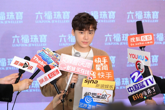 李易峰接受媒体群访