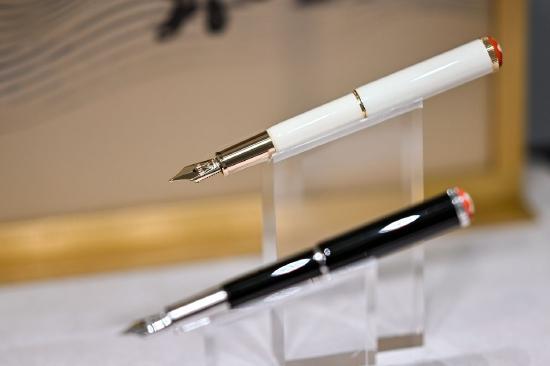万宝龙传承系列红与黑特别款口袋书写工具