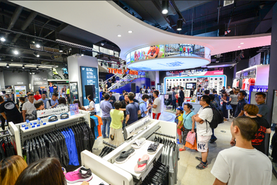 Tmall × Intersport 天猫超级智慧门店内人头攒动