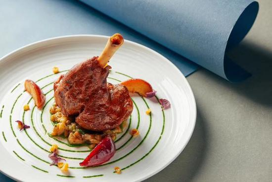 红酒慢炖新西兰羊小腿 Red Wine Braised New Zealand Lamb Shank