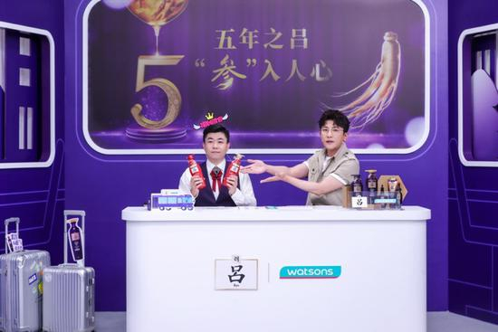 　　（左一，福利官）