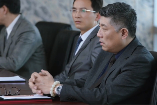 《都挺好》中的“孙副总”，“玉石手串+腕表”look油腻爆表