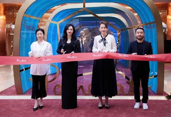 广州太古汇营运副总监吴健敏女士、品牌代言人姚晨女士、 Pomellato宝曼兰朵中国区总经理赵海伦女士、建筑艺术家姜元先生