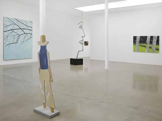 　　Installation view， ‘Alex Katz’， 10.3– 11.18， 2017 ©Alex Katz/DACS， London/VAGA， New York。 Courtesy Timothy Taylor， London/New York