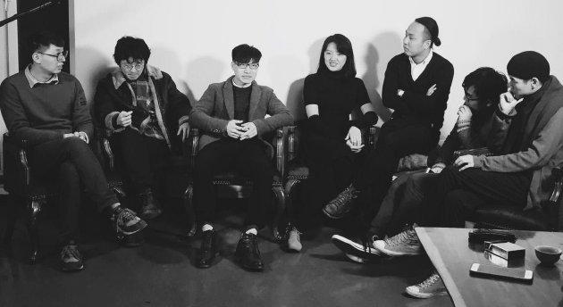 陈凌杰和宋庄艺术家朋友们的合影(2015)